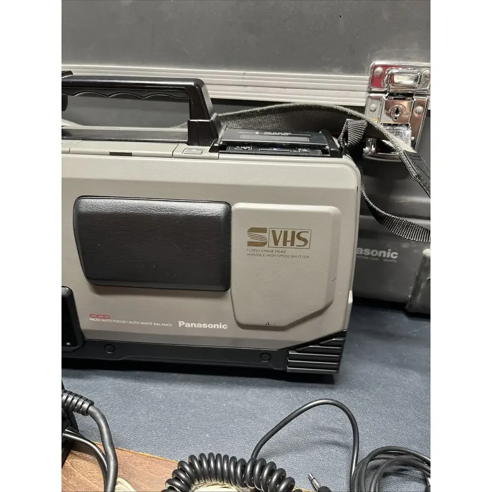 Vintage 1988 Panasonic AG-450 S-VHS Camcorder Reporter Kit w/Case, & Accessories